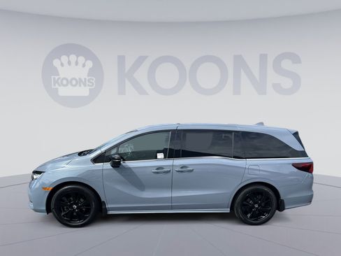 Used 2024 Honda Odyssey Sport image 2