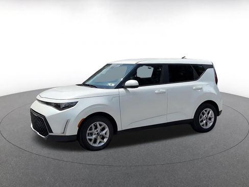Used 2025 Kia Soul LX w/ LX Technology Package FWD image 8