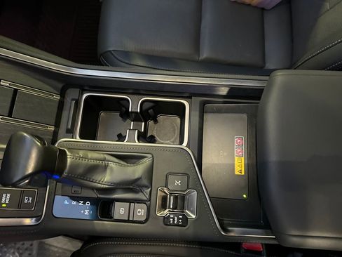 Used 2024 Lexus GX 550 w/ Accessory Package (2T) AWD/4WD image 26