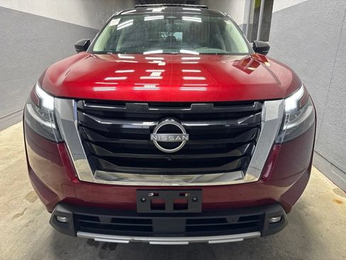Used 2022 Nissan Pathfinder SL AWD/4WD image 7