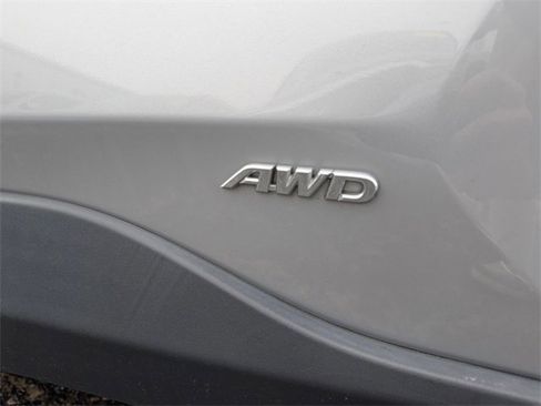 Used 2019 Toyota RAV4 LE image 10