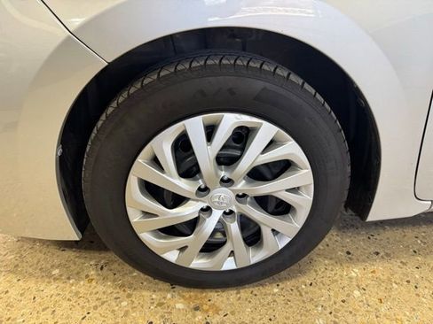 Used 2017 Toyota Corolla LE image 33