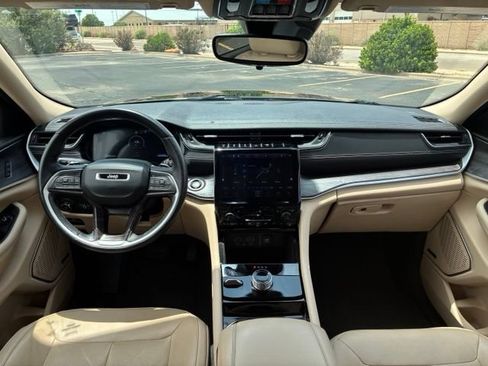 Used 2022 Jeep Grand Cherokee Limited AWD/4WD image 13