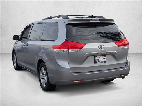 Used 2012 Toyota Sienna LE image 7