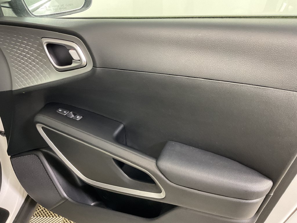 Used 2023 Kia Soul LX w/ Option Group 015 FWD image 23
