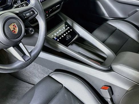 Certified 2025 Porsche Macan 4S Electric AWD/4WD image 21
