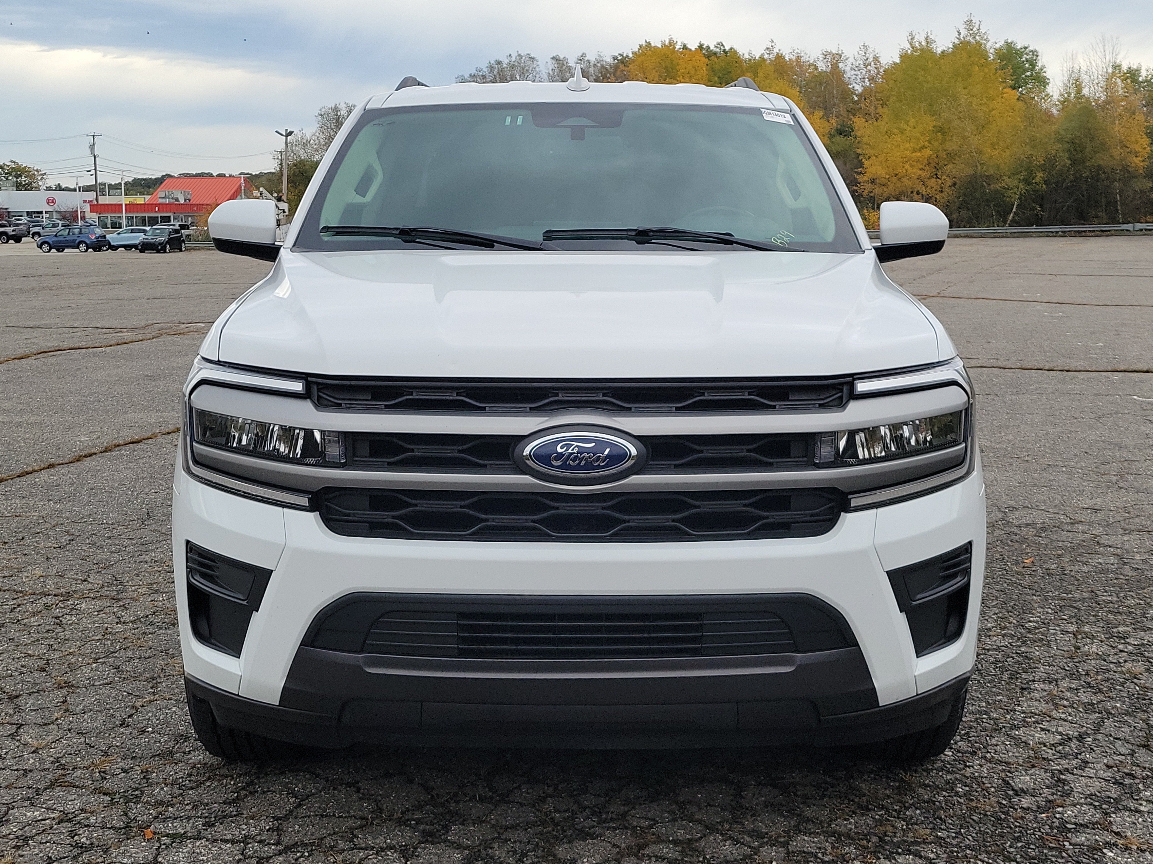Used 2024 Ford Expedition Max XLT AWD/4WD image 2