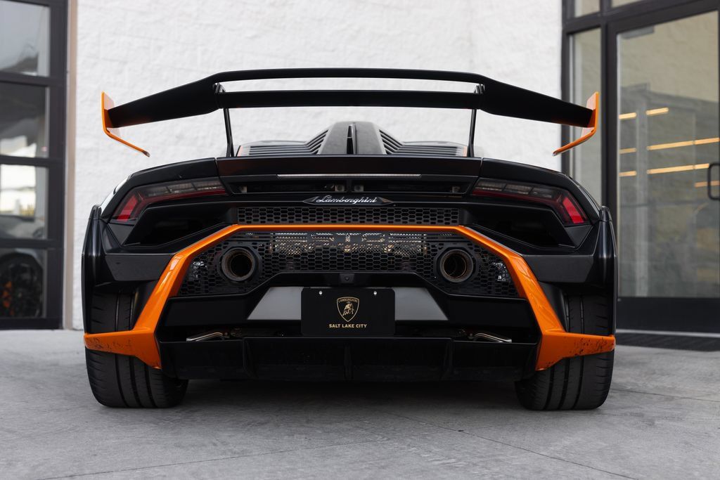 Used 2023 Lamborghini Huracan STO RWD image 17