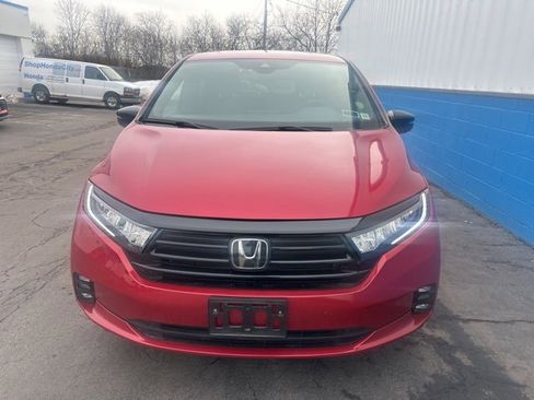 Used 2023 Honda Odyssey Sport image 3