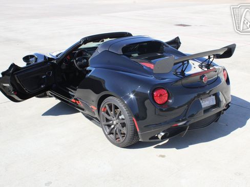 Used 2016 Alfa Romeo 4C Spider w/ Convenience Group - Spider image 8