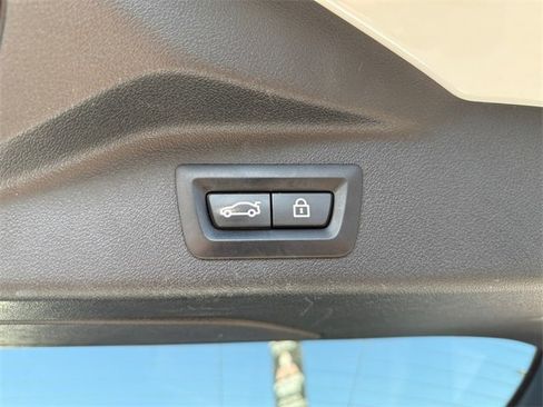 Used 2022 BMW X7 xDrive40i w/ M Sport Package image 10