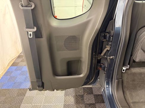 Used 2014 Nissan Frontier SV AWD/4WD image 9