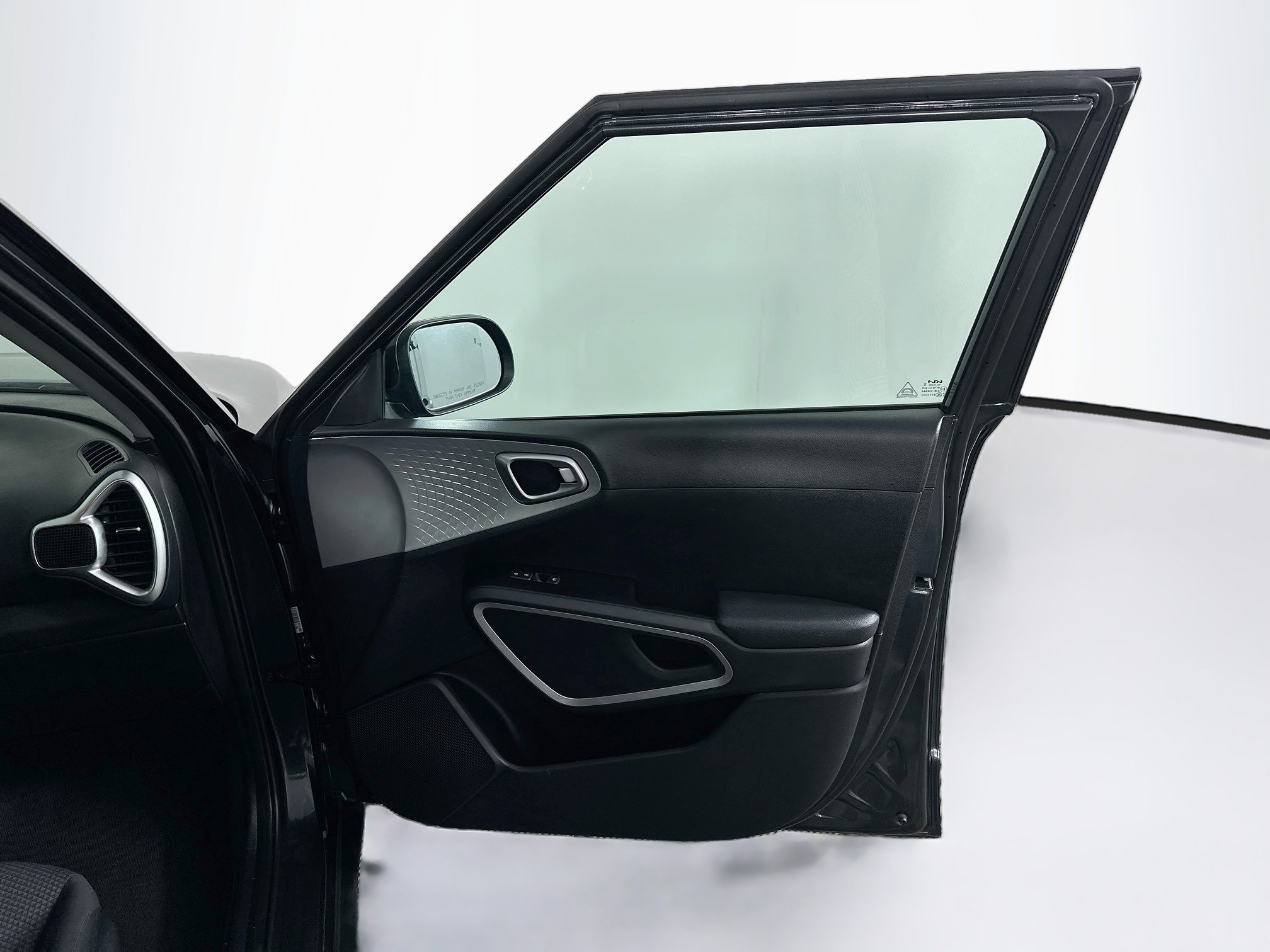Used 2025 Kia Soul LX w/ LX Technology Package FWD image 32