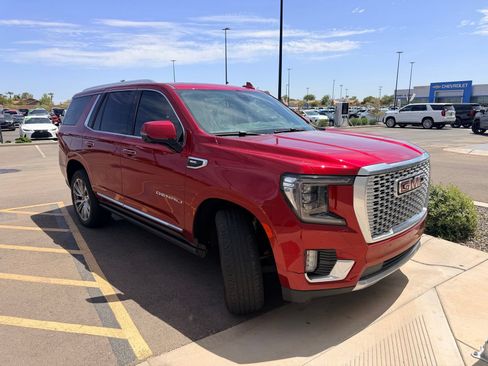 Used 2021 GMC Yukon Denali w/ Denali Premium Package AWD/4WD image 4