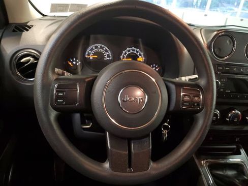 Used 2017 Jeep Patriot Sport w/ Power Value Group AWD/4WD image 16