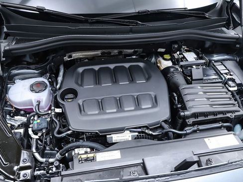 New 2025 Volkswagen Tiguan SE image 64