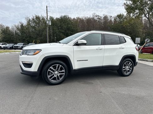 Used 2020 Jeep Compass Latitude image 1