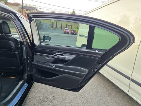 Used 2017 BMW 740e xDrive image 18