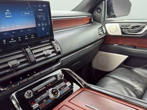 Used 2022 Lincoln Navigator L Reserve image 19