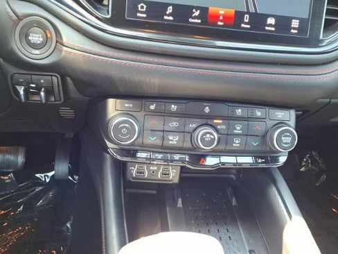 Used 2025 Dodge Durango GT AWD/4WD image 13
