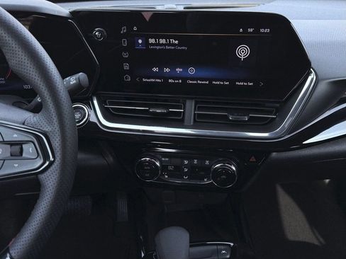 Used 2025 Chevrolet Trax RS w/ Sunroof Package FWD image 3