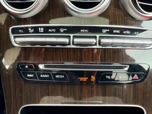 Used 2017 Mercedes-Benz GLC 300 4MATIC image 41