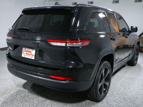 Used 2023 Jeep Grand Cherokee Limited w/ Black Appearance Package AWD/4WD image 7