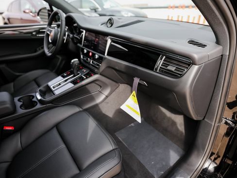 New 2026 Porsche Macan S image 27