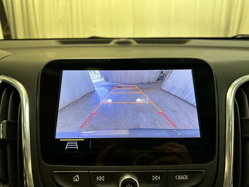 Used 2019 Chevrolet Equinox LT w/ Sun & Navigation Package image 17