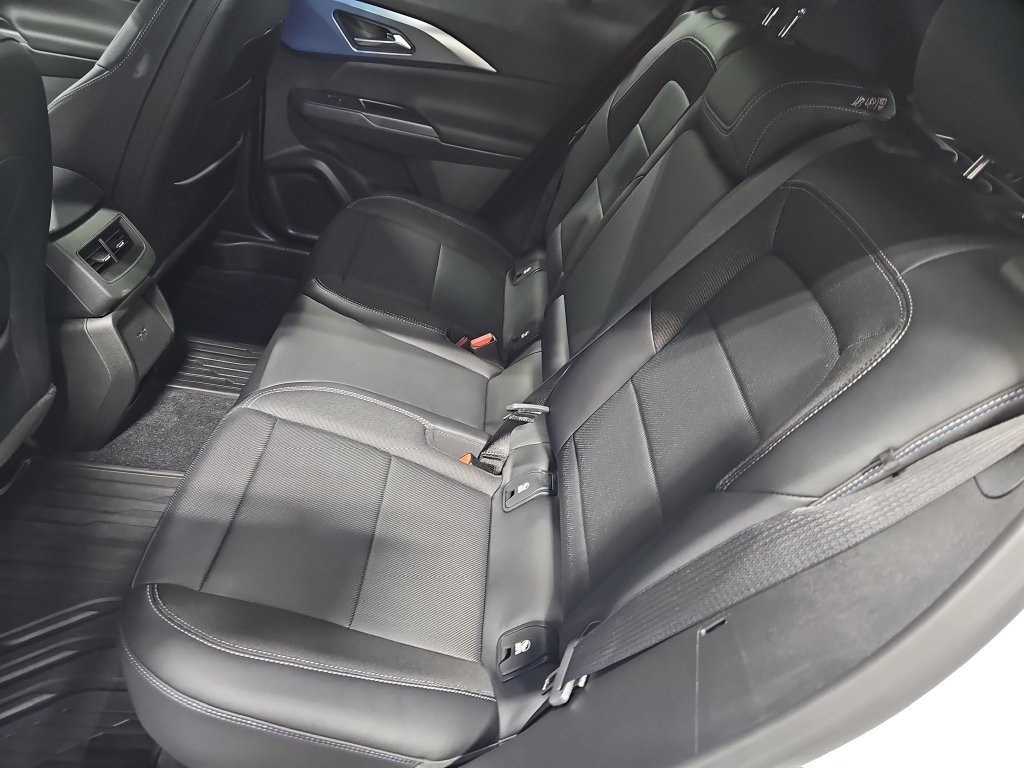 Used 2025 Chevrolet Equinox EV LT w/ LPO, All-Weather Mat Package FWD image 14
