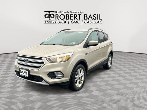 Used 2018 Ford Escape SE w/ SE Sync 3 Package AWD/4WD image 4