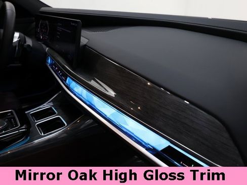 Used 2025 BMW 760i xDrive w/ Executive Package image 19