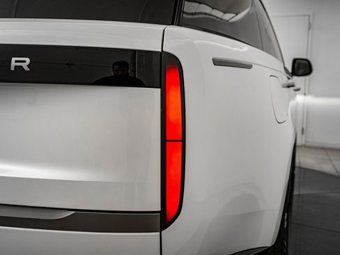 New 2026 Land Rover Range Rover Long Wheelbase SE image 9