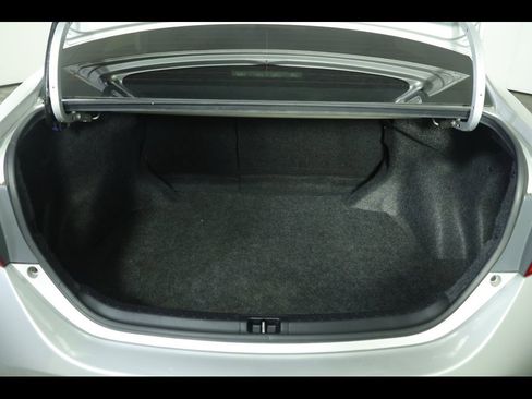 Used 2015 Toyota Corolla LE image 9