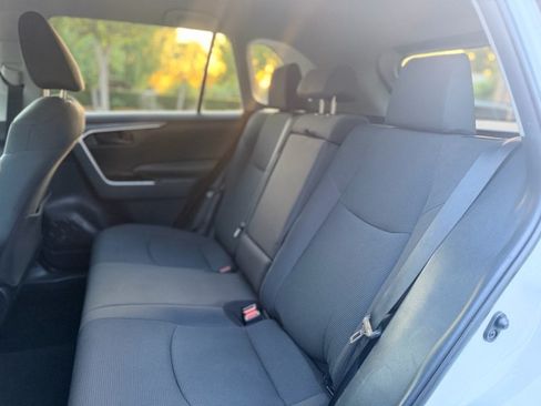Used 2019 Toyota RAV4 LE w/ Carpet Mat Package FWD image 13