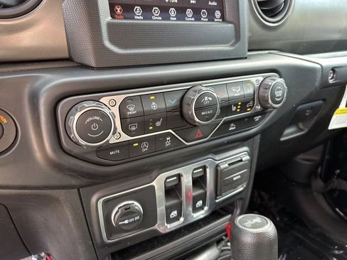 Used 2023 Jeep Wrangler Sport AWD/4WD image 17