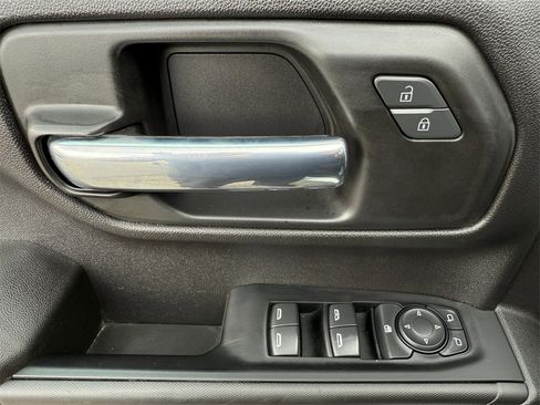 Used 2022 Chevrolet Silverado 1500 Custom w/ Safety Confidence Package image 11