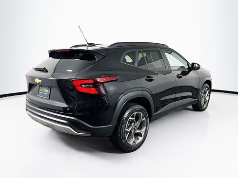 Used 2025 Chevrolet Trax LT FWD image 9