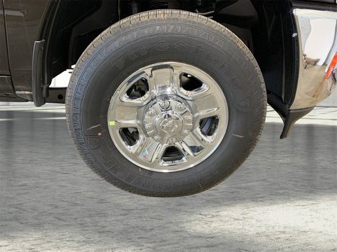 Used 2024 RAM 2500 Tradesman w/ Chrome Appearance Group image 12