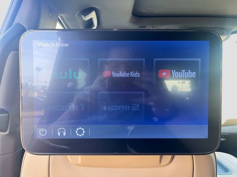 Used 2023 Chevrolet Tahoe Premier w/ Advanced Technology Package RWD image 27