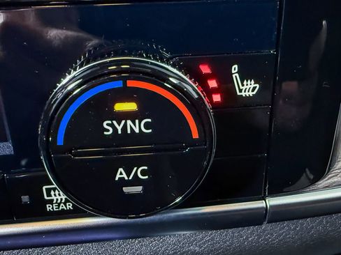 Used 2026 Nissan Rogue Platinum w/ Platinum Premium Package image 11