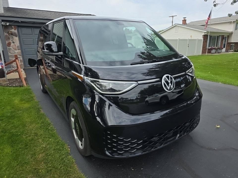 Used 2025 Volkswagen ID. Buzz 1st Edition RWD image 7