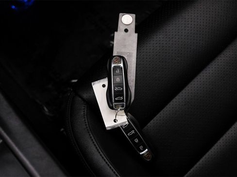 Used 2020 Porsche Taycan 4S image 60