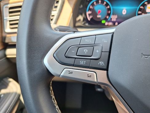 Used 2025 Volkswagen Atlas SE FWD image 16