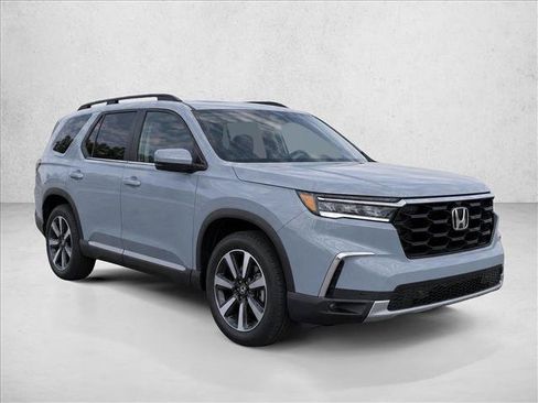 Used 2023 Honda Pilot Touring image 3