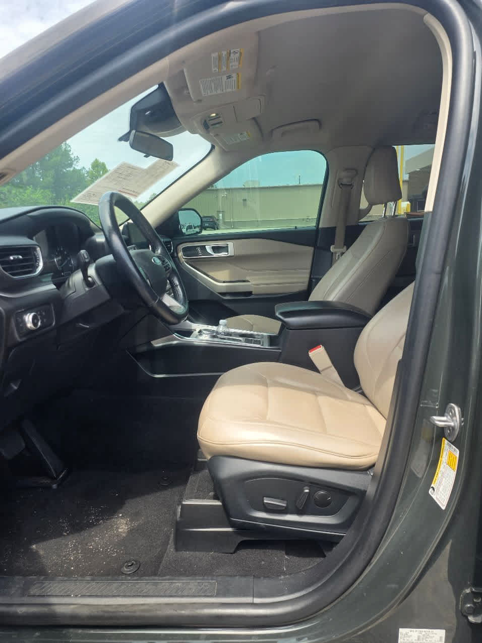 Used 2021 Ford Explorer XLT w/ Equipment Group 202A RWD image 2