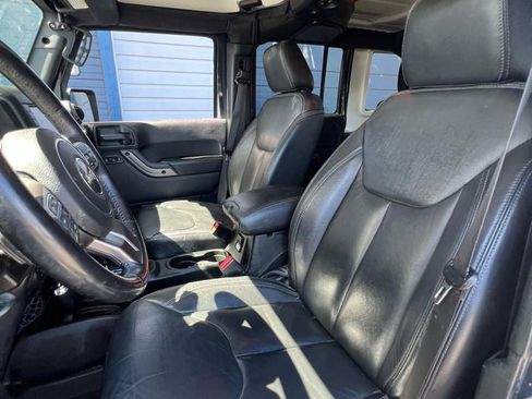 Used 2018 Jeep Wrangler Unlimited Sahara AWD/4WD image 12