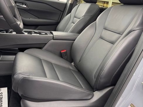 Used 2025 Nissan Rogue SL w/ Tech Package image 10