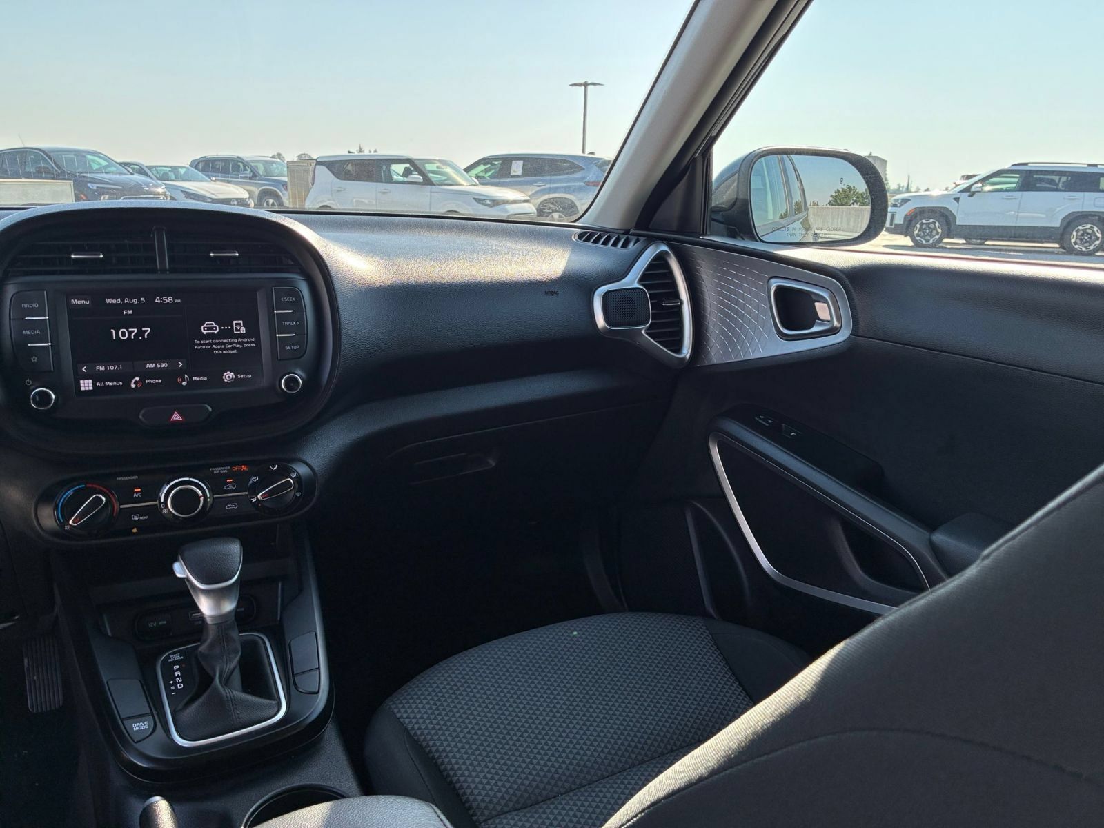 Used 2025 Kia Soul LX w/ LX Technology Package FWD image 31