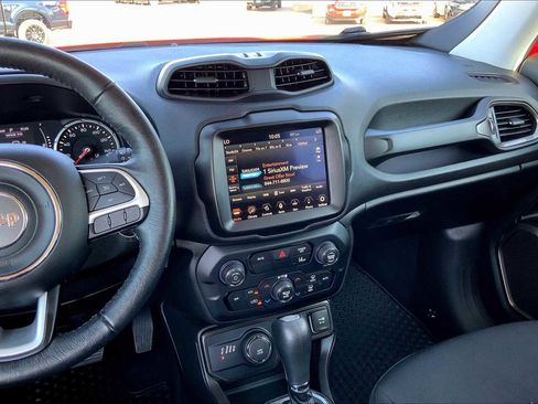 Used 2023 Jeep Renegade Latitude w/ Premium Group image 6